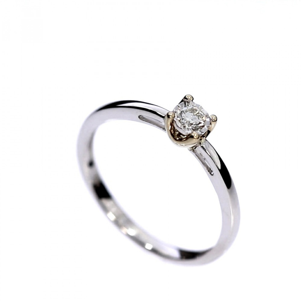 Золотое кольцо с драгоценными камнями