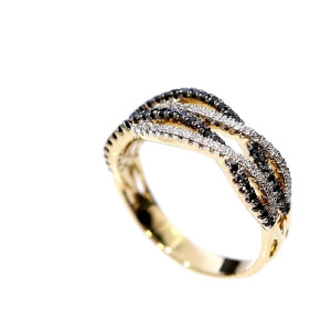 Золотое кольцо с черным бриллиантом