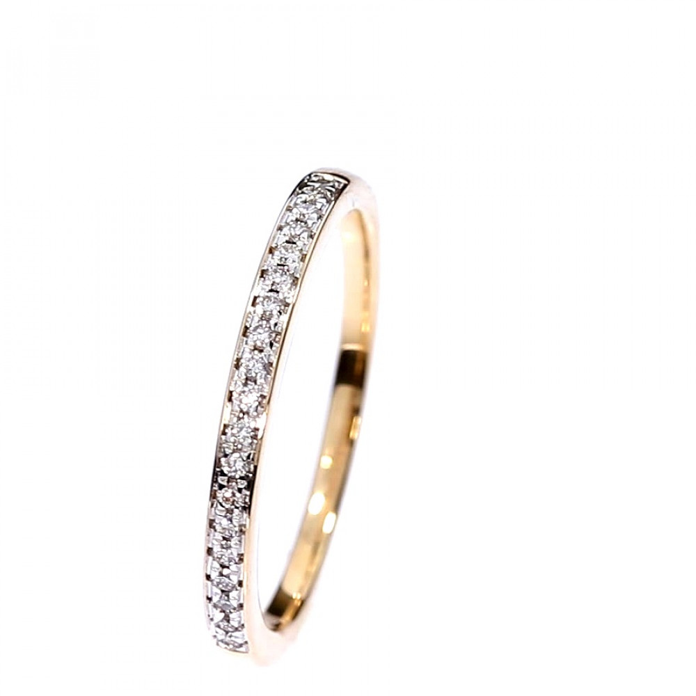 Gold ring with diamonds