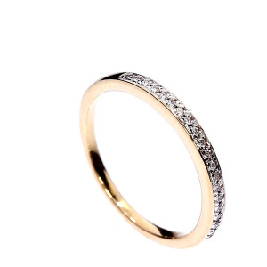 Gold ring with diamonds