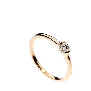 Золотое кольцо с  бриллиантом