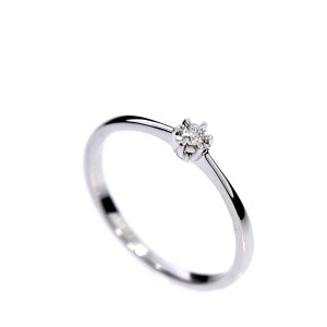 Auksinis žiedas su briliantu