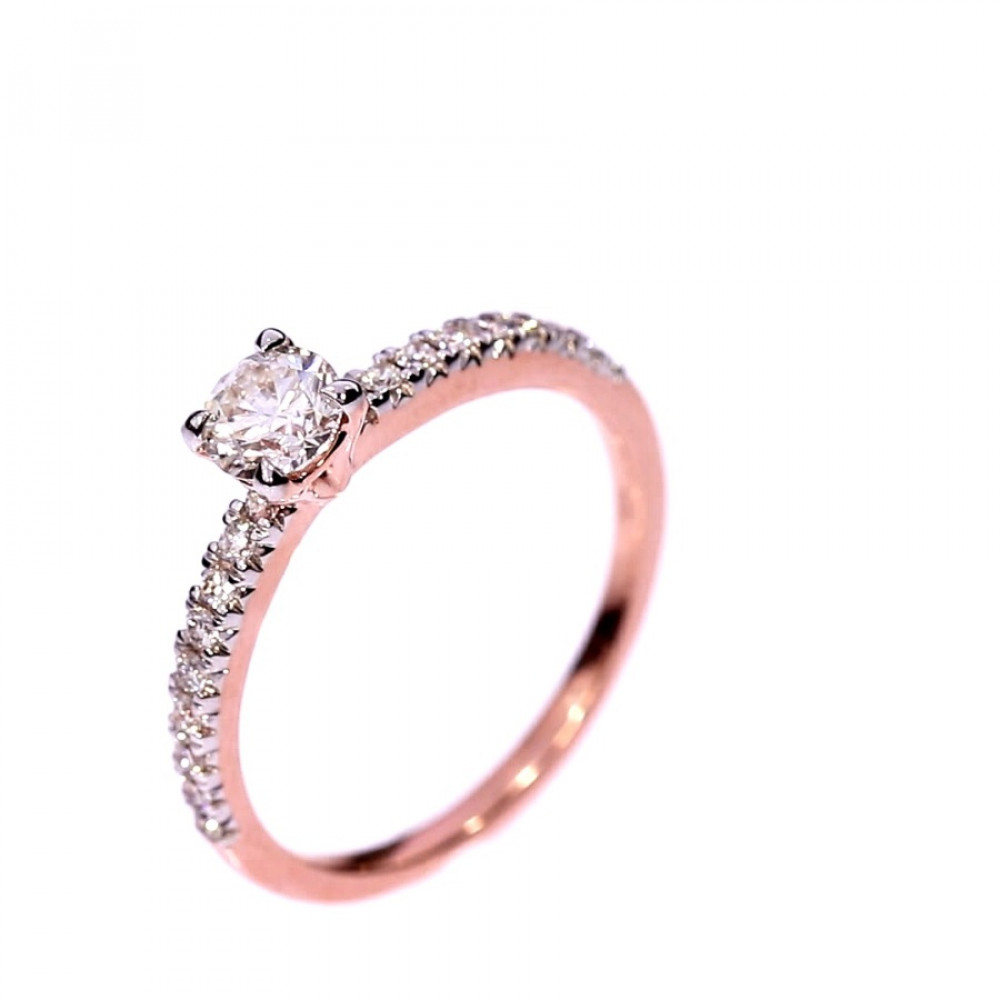 Gold ring with diamonds