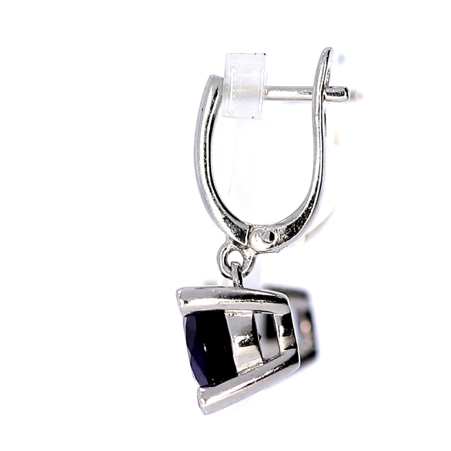 Серебряные серьги с корундом