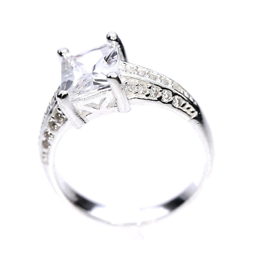 Sidabrinis žiedas su cirkoniu