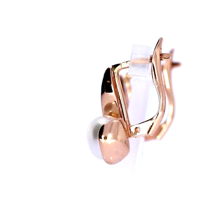Gold earrings with cultured pearl