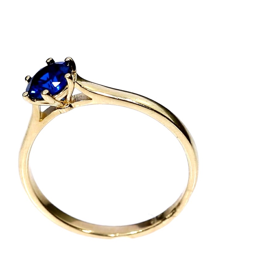 Золотое кольцо с цирконом