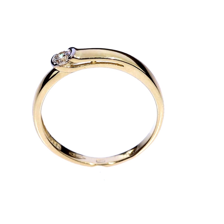 Kuldsõrmus tsirkoonidega