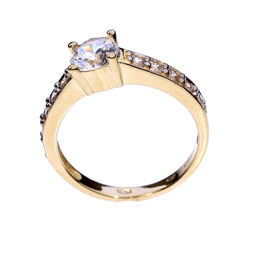 Kuldsõrmus tsirkoonidega