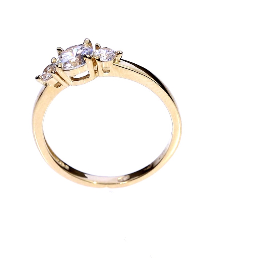 Gold ring with zircon