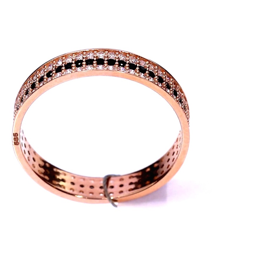 Kuldnesõrmus tsirkoonidega