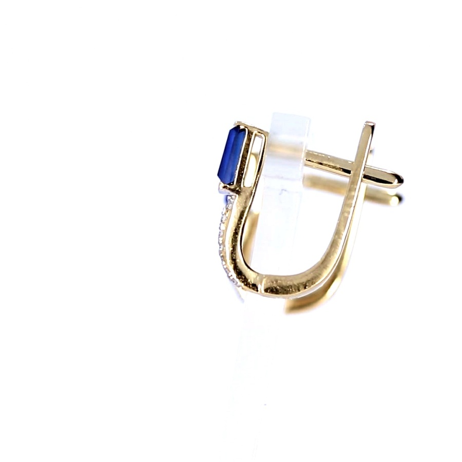 Gold earrings with sapphire