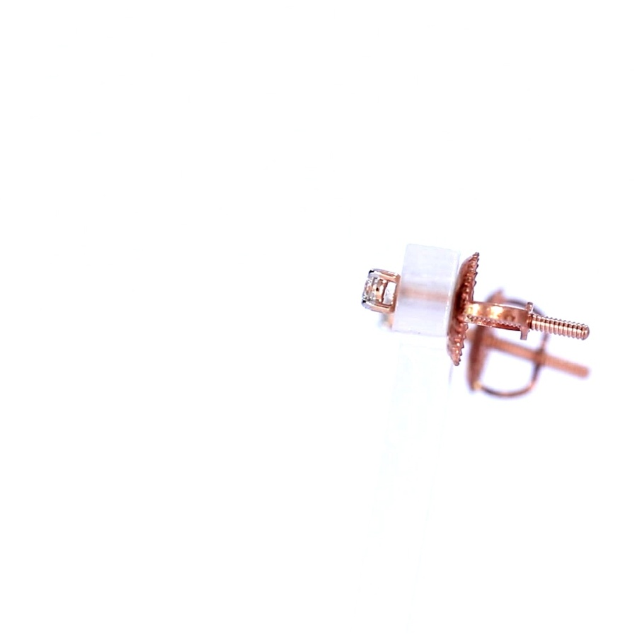 Gold earrings with diamonds