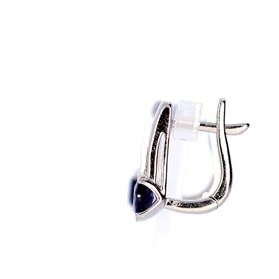 Gold earrings with sapphire