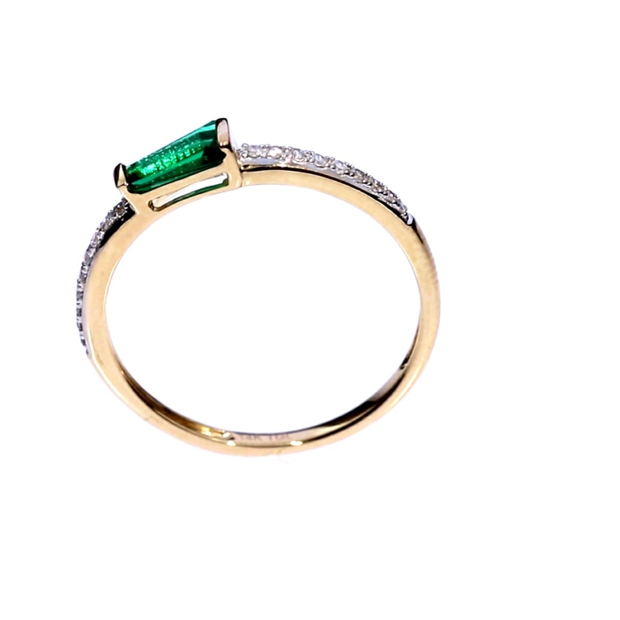 Gold ring with emerald