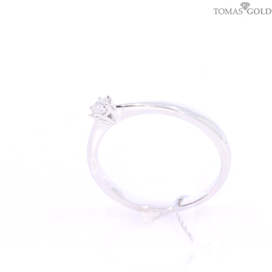 Золотое кольцо с  бриллиантом