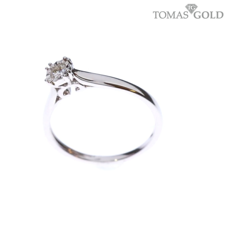 Gold ring with diamond