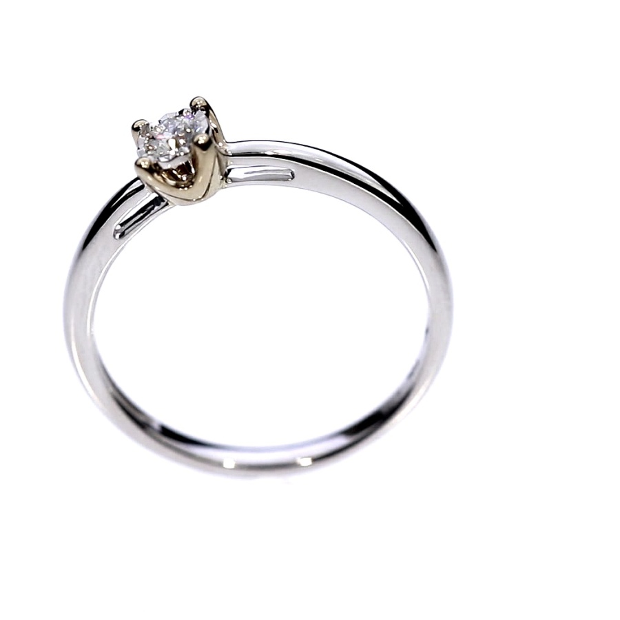 Золотое кольцо с драгоценными камнями