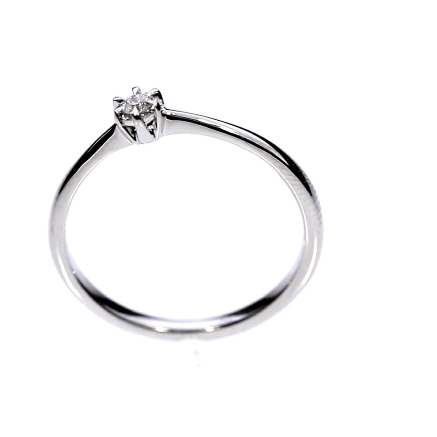 Auksinis žiedas su briliantu